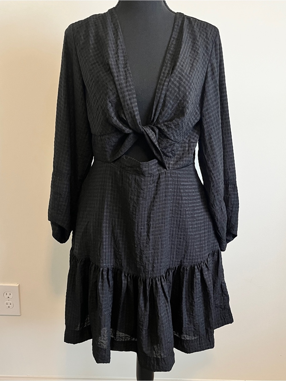 Banana‎ Republic Black Textured Cutout Tie Front Mini Dress Size 6 | Long Sleeve